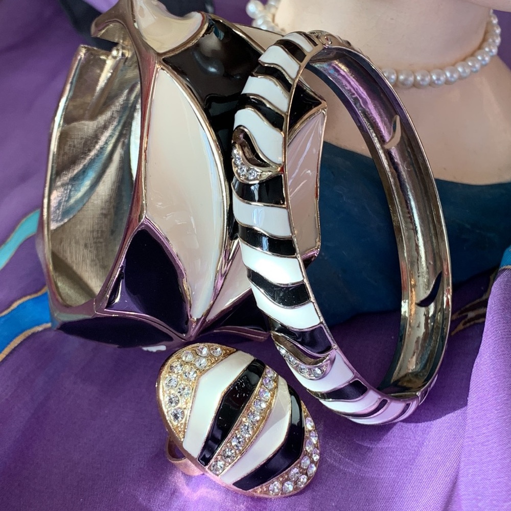 💎SALE💎Vintage lacquer hinged cuff, bracelet, and ring trio! Rare!